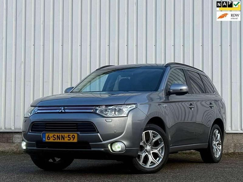 Occasion Mitsubishi Outlander P-HEV Instyle 121 PK (88 kW) 2013 Grijs (metallic) SUV