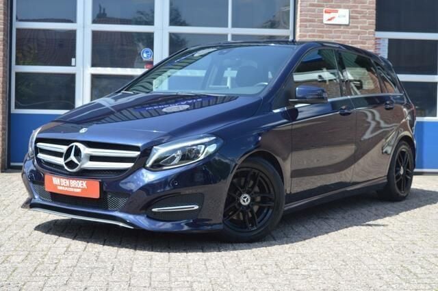 Blauw Gebruikt 2018 Mercedes B180 AMG MPV | € 17.450 (Eerlijke prijs) - Afbeelding 1/4