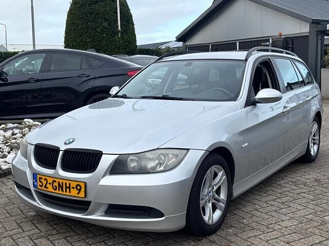 Grijs Occasion 2008 BMW 318 Stationwagen | € 3.450 (Goede deal) - Afbeelding 1/4