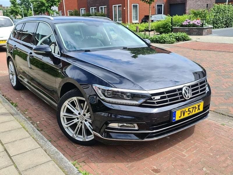 Zwart Gebruikt 2016 VW Passat R-line Stationwagen | € 11.950 (Iets duurder) - Afbeelding 1/4