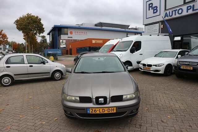 Grijs Gebruikt 2002 Seat Leon Hatchback | € 999 (Eerlijke prijs) - Afbeelding 1/4