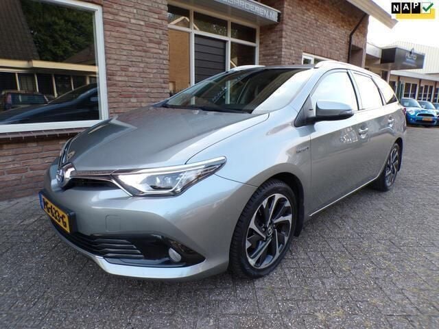 Grijs, metallic lak Gebruikt 2015 Toyota Auris Touring Sports Stationwagen | € 12.900 (Iets duurder) - Afbeelding 1/4