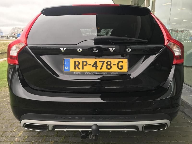 Occasion Volvo V60 CC 191 PK (140 kW) 2018 Zwart Stationwagen