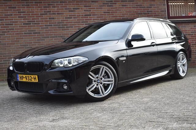 Zwart Gebruikt 2015 BMW 520 Executive Stationwagen | € 14.949 (Eerlijke prijs) - Afbeelding 1/4