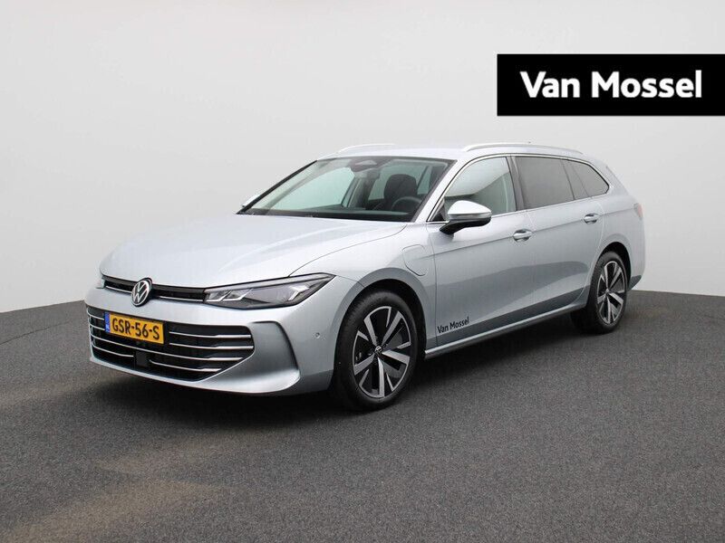 Grijs Gebruikt 2024 VW Passat Business Stationwagen | € 46.900 - Afbeelding 1/4