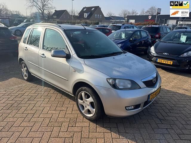 Grijs Occasion 2003 Mazda 2 Exclusive MPV | € 2.495 (Eerlijke prijs) - Afbeelding 1/4