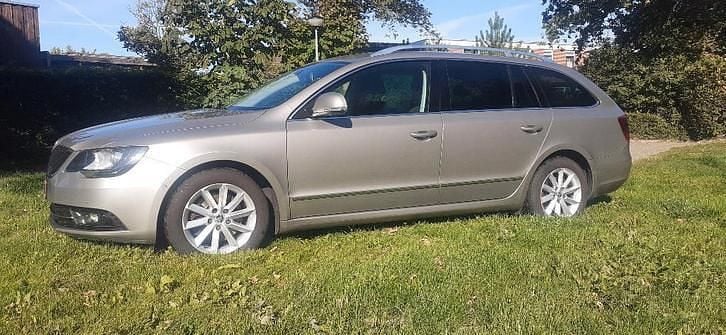 Gebruikt 2014 Skoda Superb Stationwagen | € 5.900 - Afbeelding 1/4