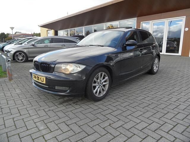 Zwart Gebruikt 2007 BMW 118 Executive Hatchback | € 4.500 (Eerlijke prijs) - Afbeelding 1/4