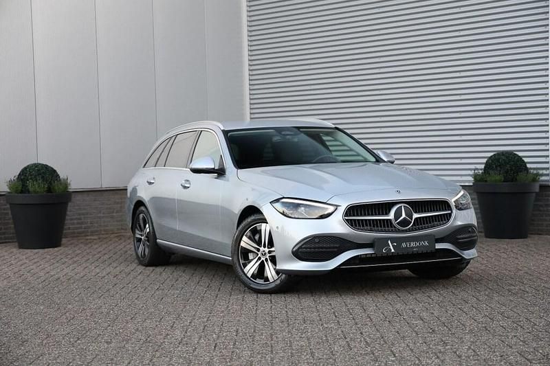 Grijs Gebruikt 2023 Mercedes C300 Luxury Stationwagen | € 38.490 (Goede deal) - Afbeelding 1/4