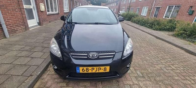 Zwart Gebruikt 2011 Kia Ceed MPV | € 1.950 (Goede deal) - Afbeelding 1/4