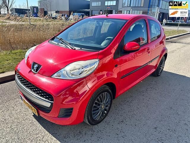 Rood Gebruikt 2011 Peugeot 107 Hatchback | € 3.400 (Goede deal) - Afbeelding 1/4