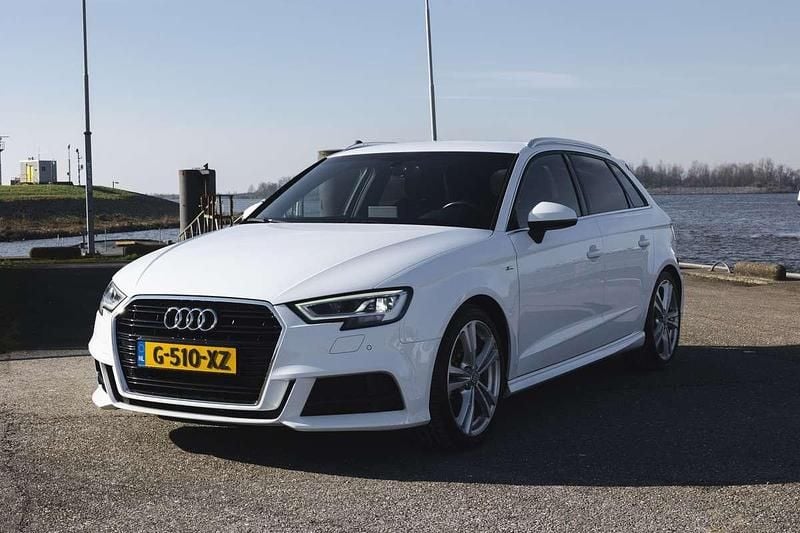 Wit Gebruikt 2020 Audi A3 Sportback S-Line Hatchback | € 16.250 (Super prijs) - Afbeelding 1/4