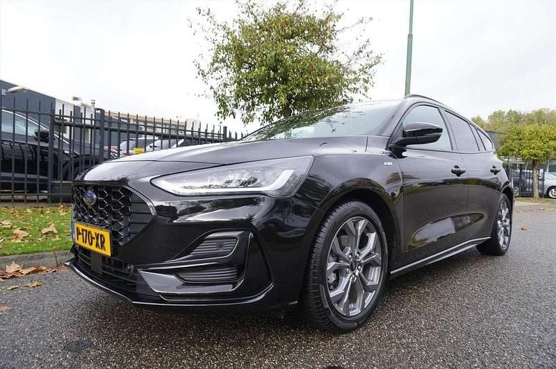 Zwart Gebruikt 2022 Ford Focus ST-Line X Stationwagen | € 19.945 (Super prijs) - Afbeelding 1/4