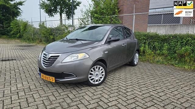Grijs Gebruikt 2011 Lancia Ypsilon Silver Hatchback | € 4.000 (Eerlijke prijs) - Afbeelding 1/4