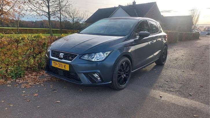 Grijs Gebruikt 2018 Seat Ibiza Business Hatchback | € 8.850 (Goede deal) - Afbeelding 1/4