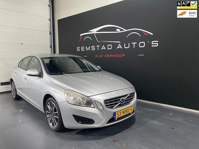 Grijs Occasion 2010 Volvo S60 Sedan | € 8.750 (Eerlijke prijs) - Afbeelding 1/4