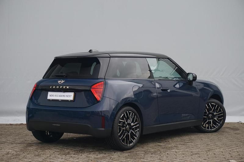 Nieuw Mini Cooper Favoured 135 kW (184 PK) 2025 Blauw Hatchback