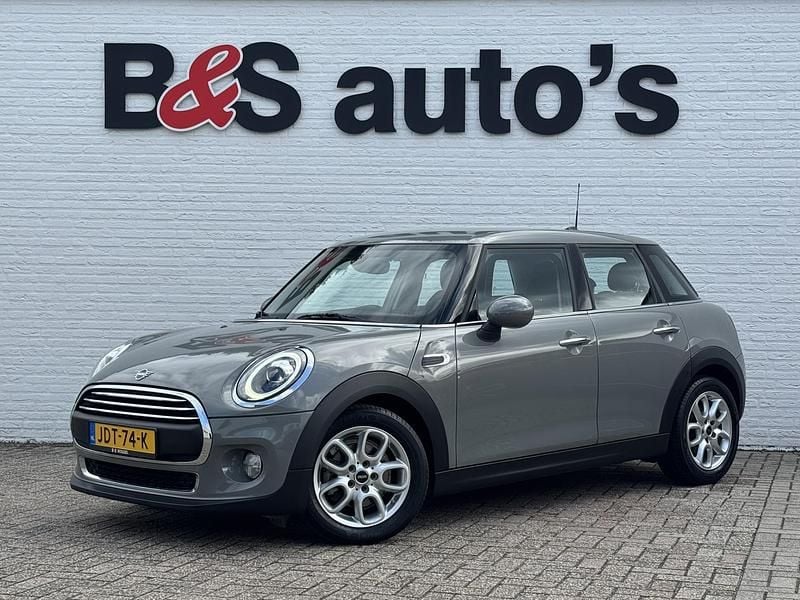 Grijs Gebruikt 2018 Mini Cooper Hatchback | € 15.700 (Goede deal) - Afbeelding 1/4