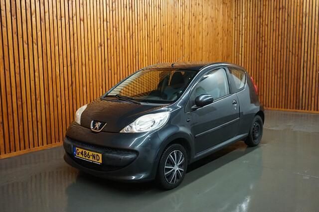 Grijs Gebruikt 2008 Peugeot 107 Hatchback | € 1.400 (Goede deal) - Afbeelding 1/4