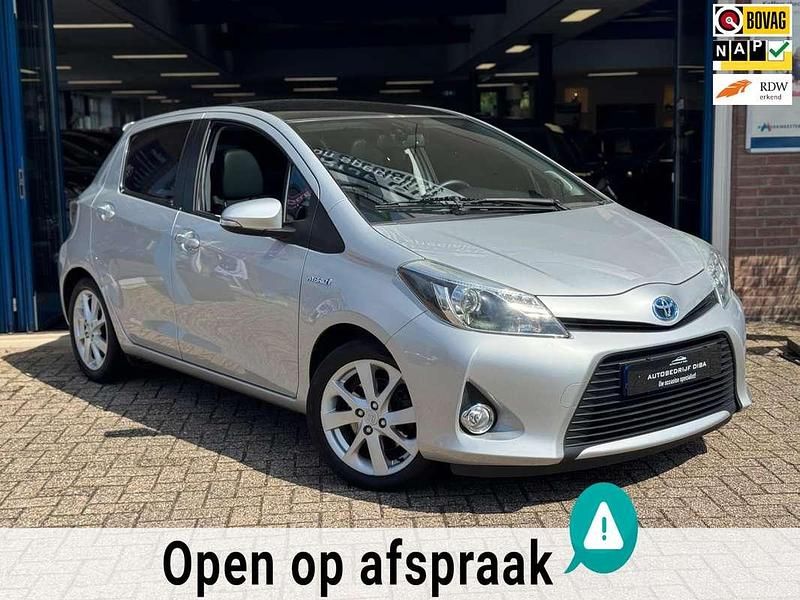 Grijs Gebruikt 2013 Toyota Yaris Hybrid Hatchback | € 10.950 (Eerlijke prijs) - Afbeelding 1/4