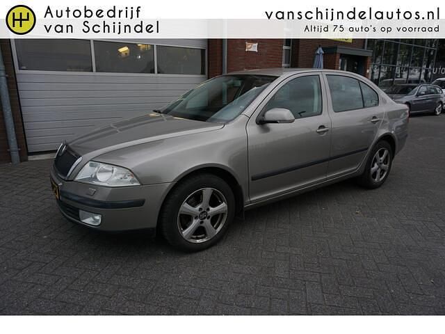 Grijs Gebruikt 2008 Skoda Octavia Tour Hatchback | € 2.750 (Eerlijke prijs) - Afbeelding 1/4