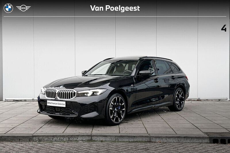 Saphir zwart metallic Gebruikt 2024 BMW 330e M Sport Stationwagen | € 71.900 - Afbeelding 1/4