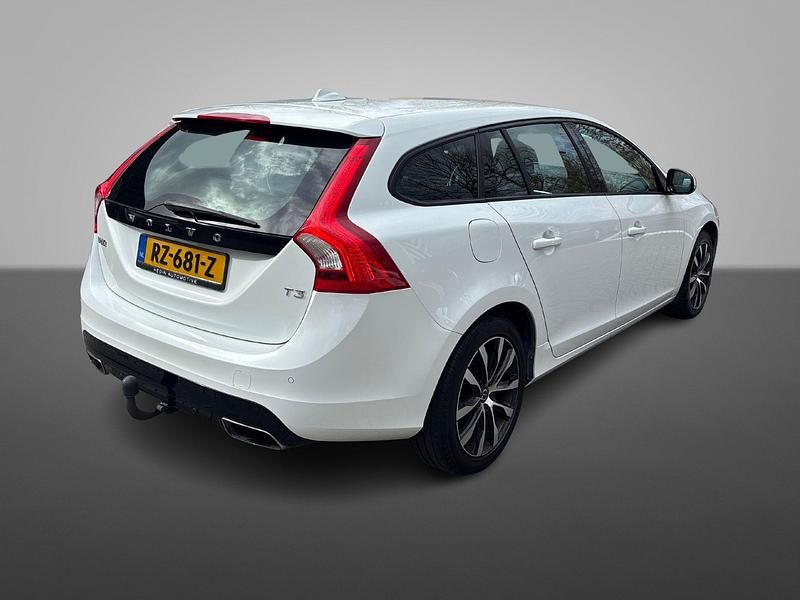 Occasion Volvo V60 Dynamic 152 PK (111 kW) 2018 Wit (metallic) Stationwagen