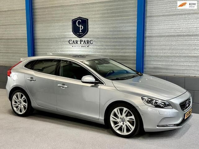 Grijs, metallic lak Gebruikt 2012 Volvo V40 Summum Stationwagen | € 13.995 (Duur) - Afbeelding 1/4