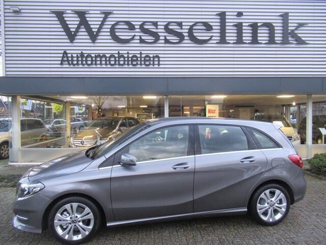 Grijs Gebruikt 2018 Mercedes B200 Ambition MPV | € 20.950 (Eerlijke prijs) - Afbeelding 1/4
