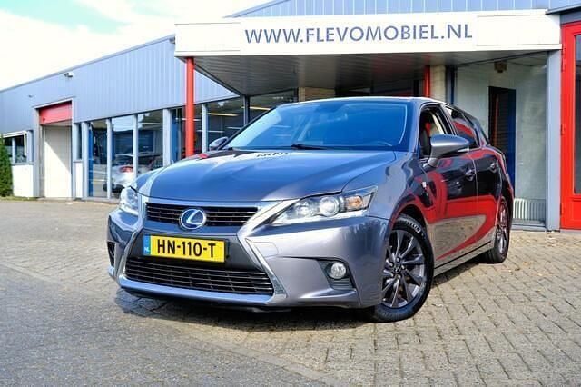 Grijs Gebruikt 2015 Lexus CT200h Hatchback | € 10.450 (Eerlijke prijs) - Afbeelding 1/4