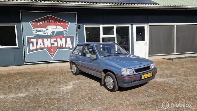 Blauw Gebruikt 1990 Opel Corsa Swing Hatchback | € 2.450 - Afbeelding 1/4