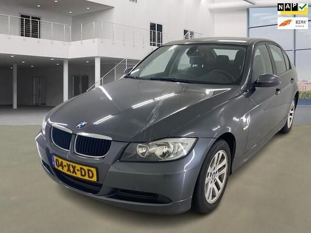 Grijs Gebruikt 2007 BMW 318 Executive Sedan | € 2.399 (Super prijs) - Afbeelding 1/4