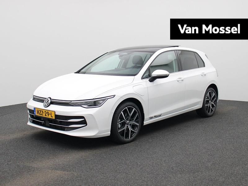 Wit Gebruikt 2025 VW Golf VIII Edition Hatchback | € 43.900 - Afbeelding 1/4