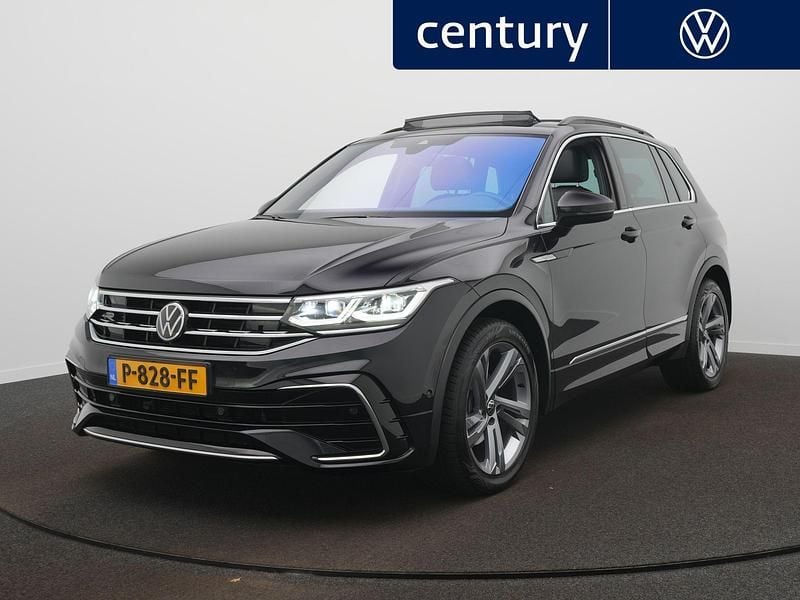 Zwart Occasion 2022 VW Tiguan R-line SUV | € 34.995 (Eerlijke prijs) - Afbeelding 1/4