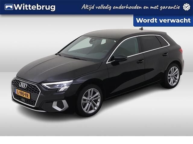 Zwart, metallic lak Gebruikt 2021 Audi A3 Sportback Advanced Hatchback | € 25.450 (Eerlijke prijs) - Afbeelding 1/2