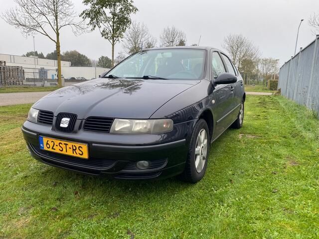 Zwart Gebruikt 2006 Seat Leon Hatchback | € 1.990 (Eerlijke prijs) - Afbeelding 1/4