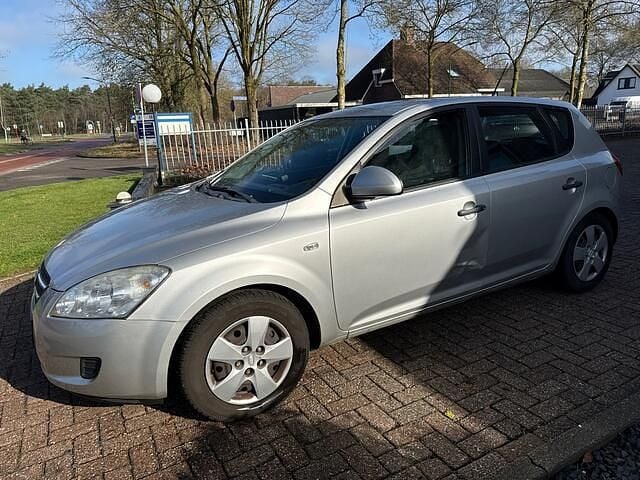 Occasion Kia Ceed 122 PK (89 kW) 2009 Grijs (metallic) Hatchback