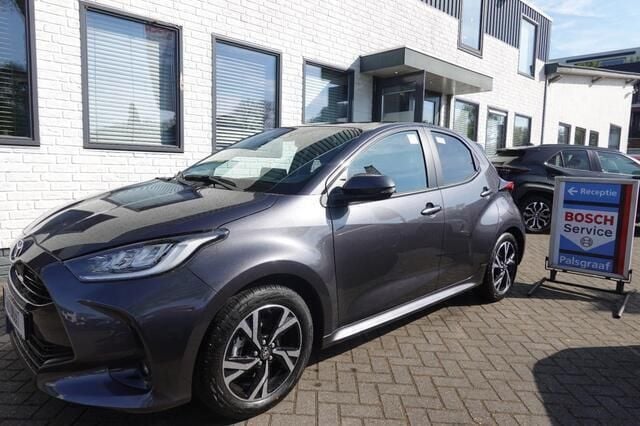 Grijs Nieuw 2025 Toyota Yaris Comfort Hatchback | € 28.950 (Goede deal) - Afbeelding 1/4