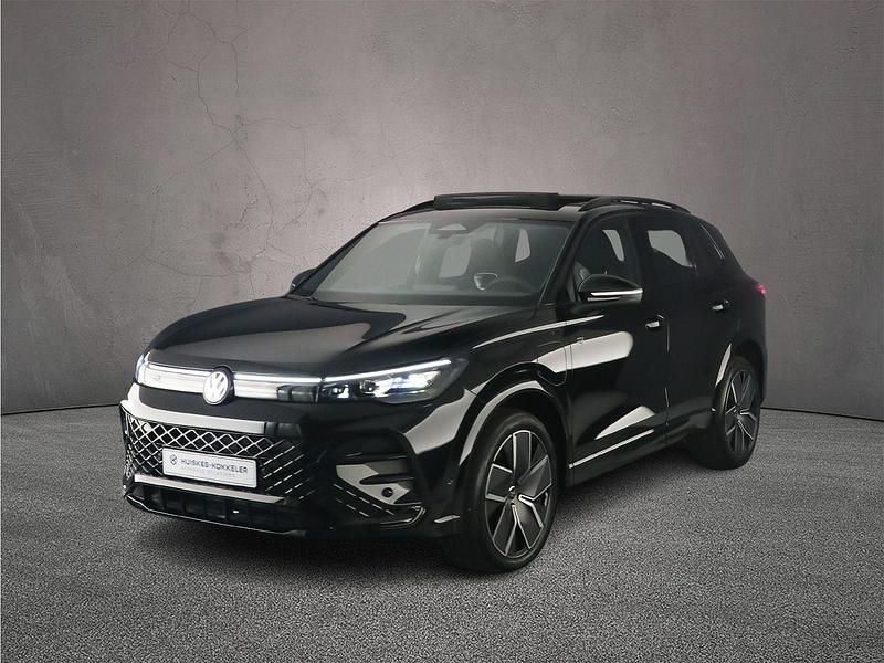 Grenadill black Nieuw 2025 VW Tiguan R-line Edition SUV | € 55.900 (Iets duurder) - Afbeelding 1/4