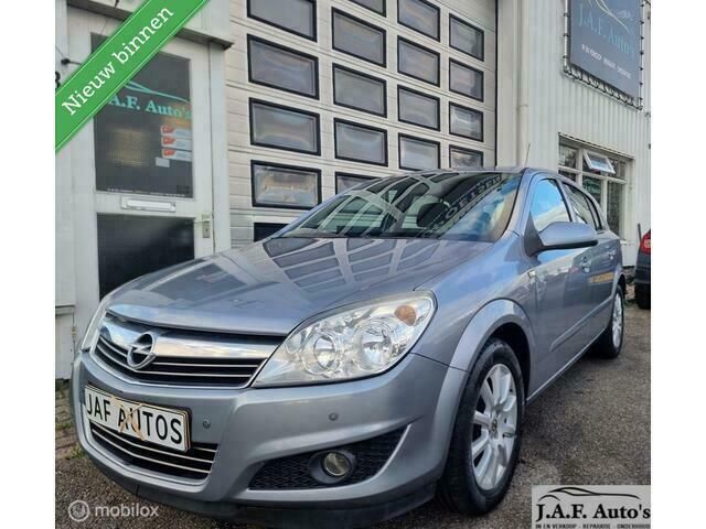 Grijs Gebruikt 2007 Opel Astra Hatchback | € 2.499 (Eerlijke prijs) - Afbeelding 1/4