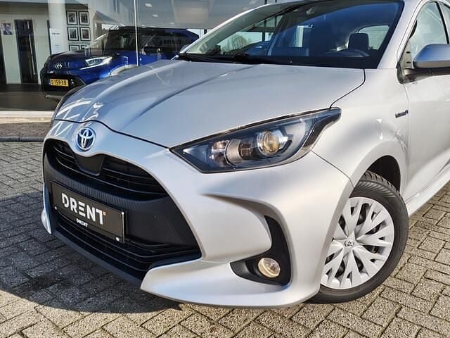 Occasion Toyota Yaris Active 116 PK (85 kW) 2021 Zilver Hatchback