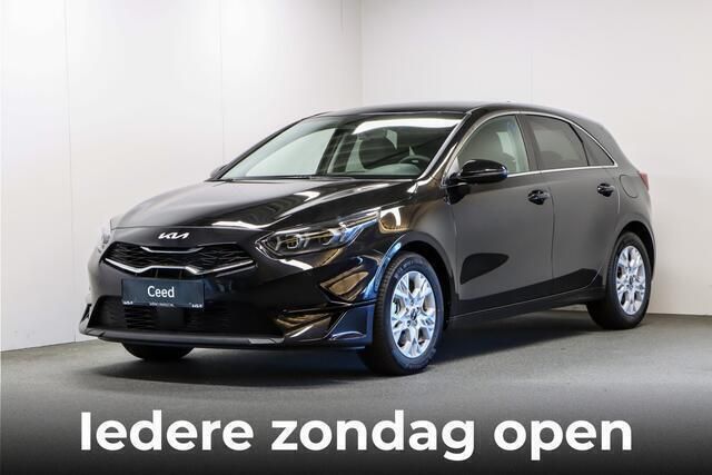 Zwart, metallic lak Nieuw 2025 Kia Ceed Hatchback | € 29.950 (Iets duurder) - Afbeelding 1/4
