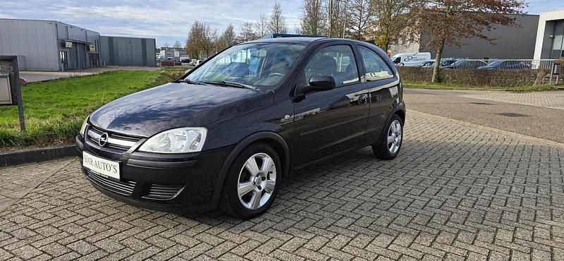 Zwart Gebruikt 2004 Opel Corsa Hatchback | € 1.250 (Eerlijke prijs) - Afbeelding 1/4