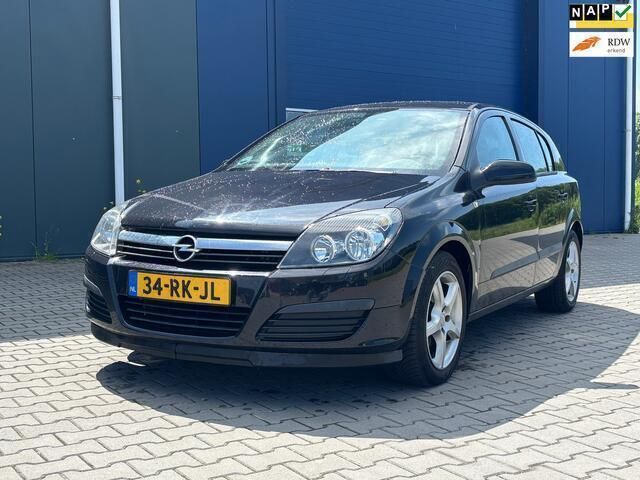 Zwart Gebruikt 2005 Opel Astra Enjoy Hatchback | € 1.950 (Iets duurder) - Afbeelding 1/4