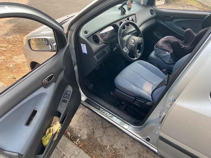 Gebruikt 2002 Daihatsu YRV Van | € 1.999 - Afbeelding 1/4