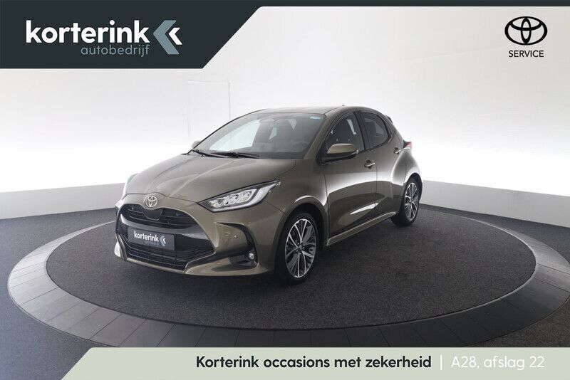 Groen Gebruikt 2024 Toyota Yaris Hybrid Executive Hatchback | € 29.950 (Duur) - Afbeelding 1/4