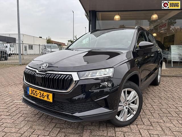 Zwart Gebruikt 2024 Skoda Karoq Business Line SUV | € 34.995 (Goede deal) - Afbeelding 1/4
