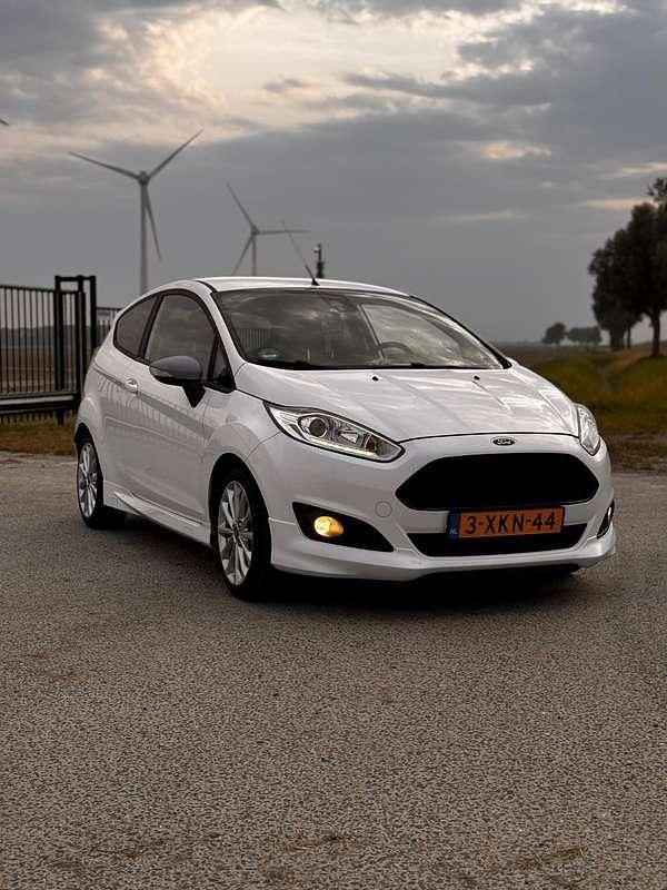 Wit Gebruikt 2014 Ford Fiesta Sport Hatchback | € 5.750 (Goede deal) - Afbeelding 1/4
