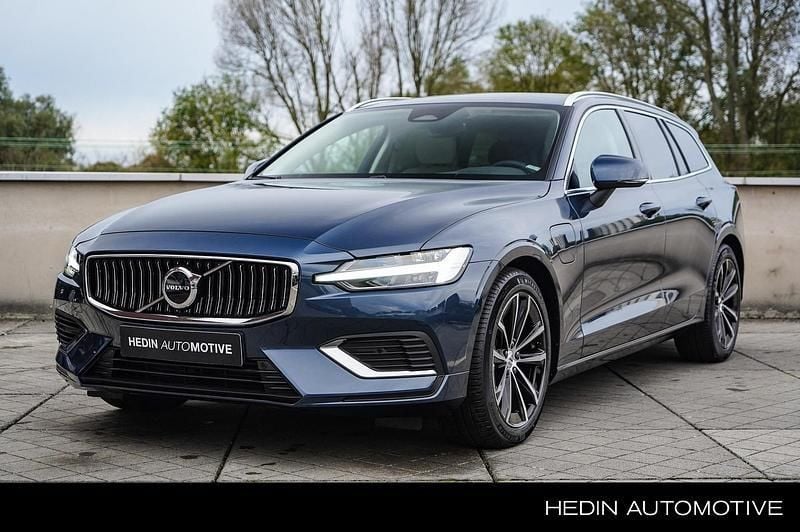 Blauw Gebruikt 2024 Volvo V60 Stationwagen | € 49.995 (Duur) - Afbeelding 1/4