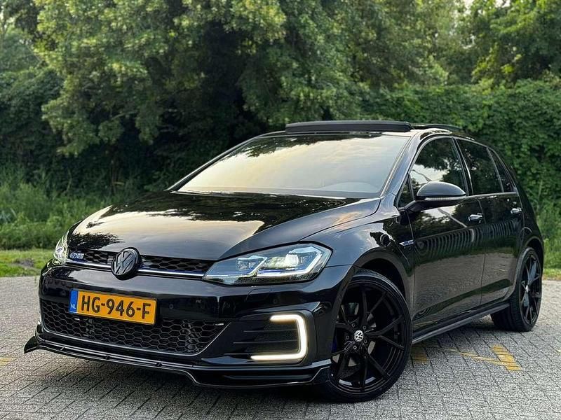 Zwart Gebruikt 2015 VW Golf VII GTE Hatchback | € 13.500 (Eerlijke prijs) - Afbeelding 1/4